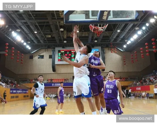 ✅体育直播🏆世界杯直播🏀NBA直播⚽- 【好评中国·追光青年】海报 - 挺膺担当，绽放青春光芒- sports